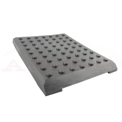 Musta nostotallan kumi, jossa on pinnallaan nostamista varten tarkoitettuja pyöreitä nystyröitä.